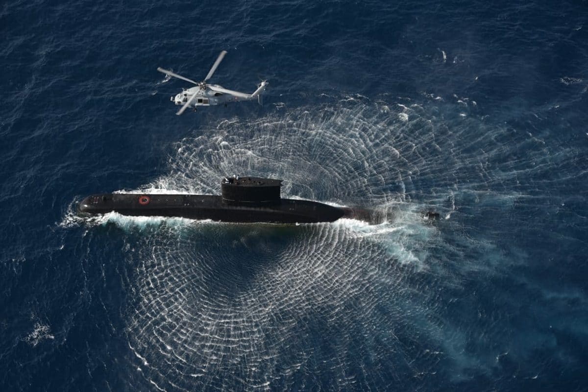 दुश्मन पनडुब्बियों का यमराज! नेवी में शामिल हुआ MH-60R रोमियो हेलिकॉप्टर