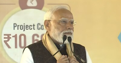 प्रधानमंत्री नरेन्द्र मोदी ने रविवार को असम के नामरूप में 12 लाख मीट्रिक टन क्षमता वाले नए उर्वरक संयंत्र की आधारशिला रखी.