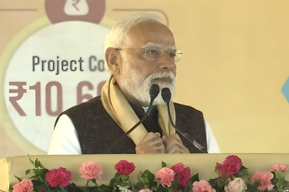 पीएम मोदी ने असम को दी 10 हजार करोड़ की सौगात कांग्रेस पर बरसे
