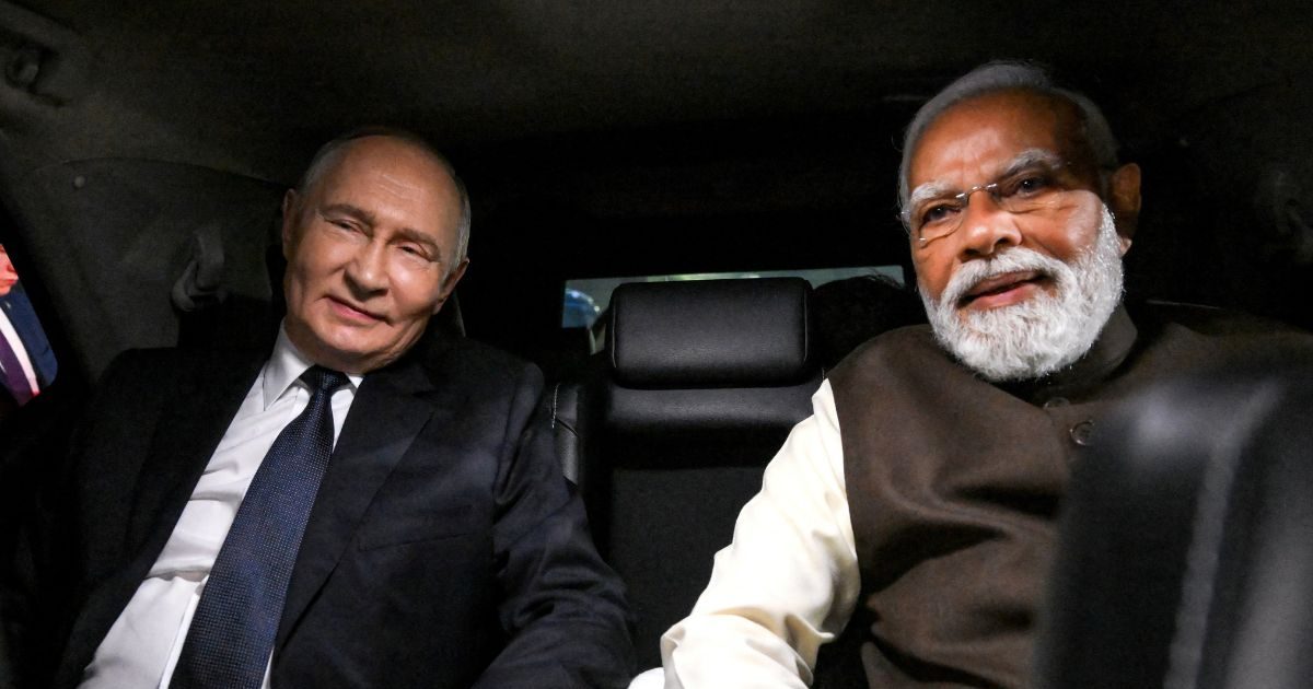 इधर व्लादिमीर पुतिन आए, उधर अमेरिका ने भारत पर डाले डोरे, चीन को तो खूब कोसा