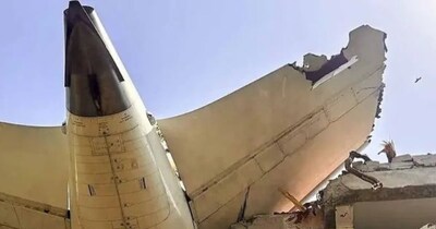 साल 2025 भारत ही नहीं दुनिया के लिए भी काफी उठा-पटक से घिरा रहा. इस दौरान कई ऐसी घटनाएं घटीं जिसने पूरी दुनिया में लोगों का ध्यान खींचा. आज हम उन्हीं घटनाओं के बारे में आपको तस्वीरों के माध्यम से बताने जा रहे हैं.