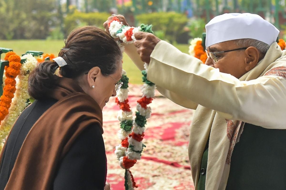 मोतीलाल वोरा: विनम्रता ही राजनीति का हथियार विरोधी पार्टियों में भी थे दोस्त!