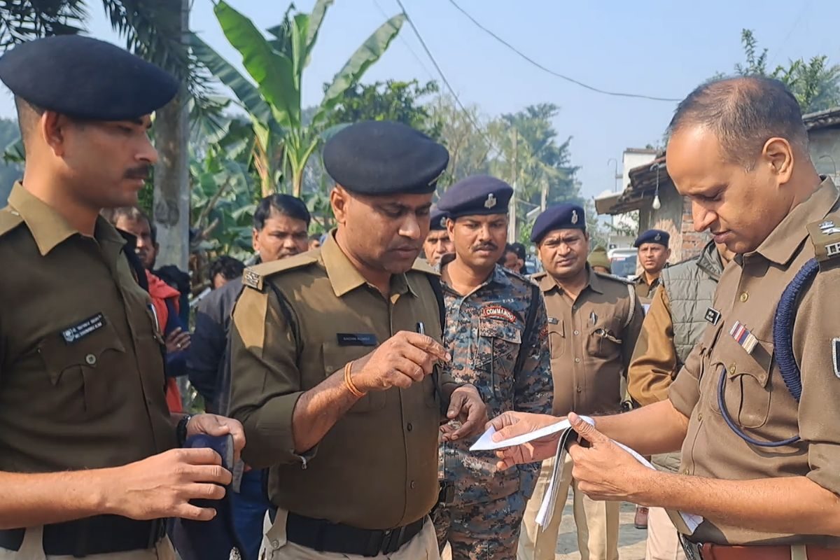 रात को अंडा भुर्जी खाकर सोया परिवार, सुबह फंदे से लटके मिले 4 शव