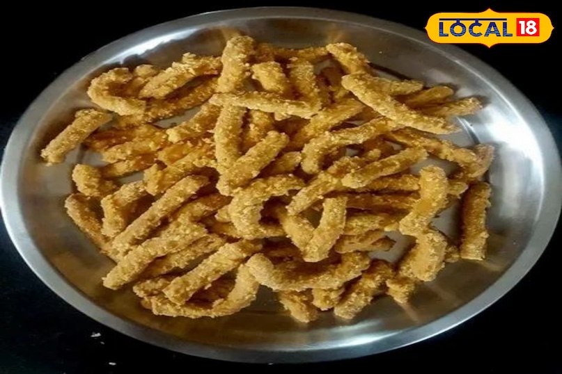 सर्दियों में छा गई देसी गुड़ सेव, बिना मशीन बनी हेल्दी और एनर्जी से भरपूर स्नैक सर्दियों में छा गई देसी गुड़ सेव, बिना मशीन बनी हेल्दी और एनर्जी से भरपूर स्नैक