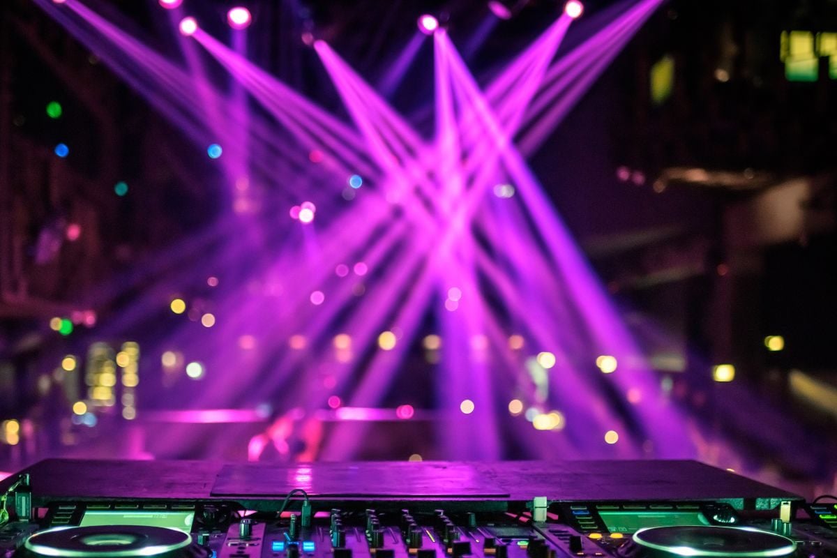 क्‍या लखनऊ-गोरखपुर जैसे शहरों में खोल सकते हैं नाइट क्‍लब कैसे मिलेगा अप्रूवल