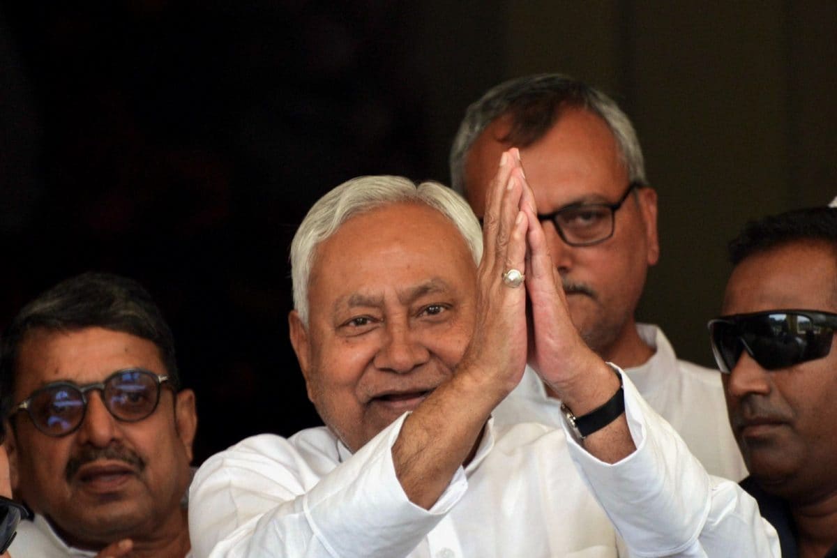 बस 300 मीटर ही तो पैदल चले थे नीतीश बिहार में सत्ता की कहानी उलट-पलट हो गई!