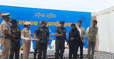 40 लाख के इनामी डीवीसीएम लिंगे ने सरेंडर किया है. 