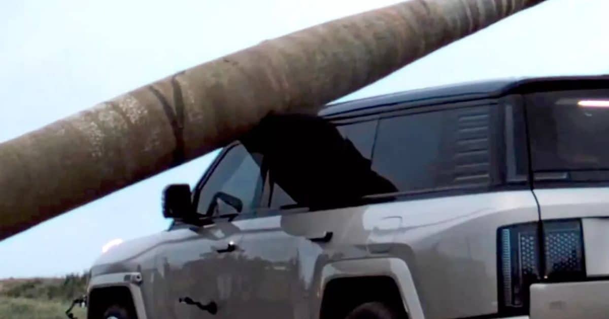 VIDEO: This is not a car, it is a tank! A tree fell on the car 3 times to test its strength, but not a single scratch was found!