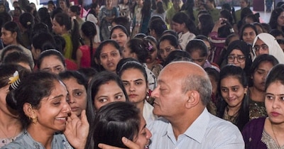 Diamond Tycoon Mahesh Savani: Guardian of 5000 Daughters, Weeping Farewell at Mass Weddings