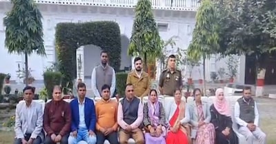 रामपुर में 10 BLO को DM ने किया सम्मानित