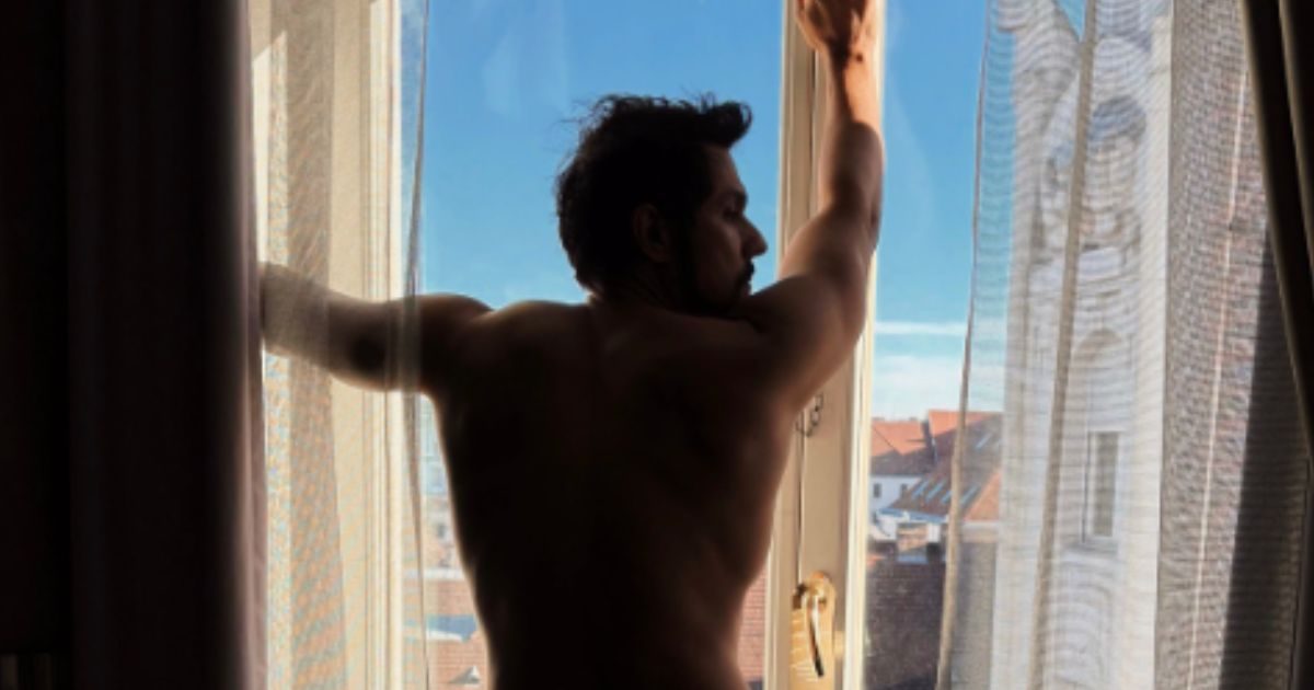 Actor| 49 साल में पापा बनने वाला है ये हीरो, 10 साल छोटी है बीवी, क्या आप जानते हैं ये कौन हैं?