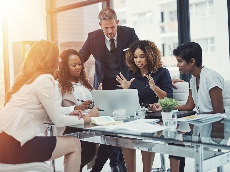  जब बात अच्छी चल रही हो, तभी उसे खत्म करना सीखें. इससे लोग और सुनना चाहेंगे.  (Image- AI) 