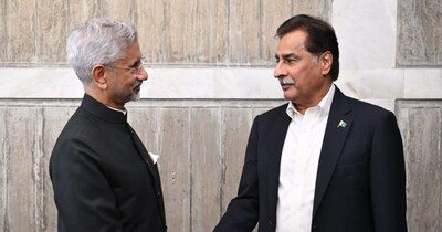 पाकिस्तानी NA स्पीकर से मिले EAM एस जयशंकर