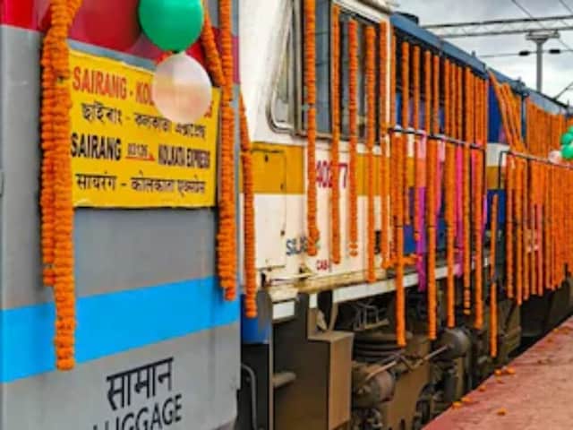 बड़ा रेल हादसा, सैरांग-दिल्ली राजधानी एक्स. का इंजन और 5 डिब्बे पटरी से उतरे