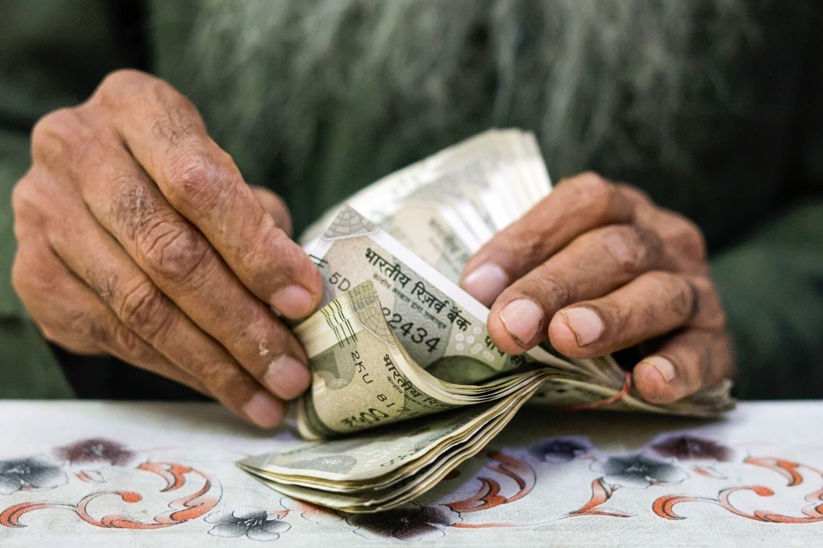 सैलरी और पेंशन में बदलाव को मंजूरी! 93 हजार लोगों को फायदा 8170 करोड़ का आएगा बोझ मोटा एरियर भी मिलेगा