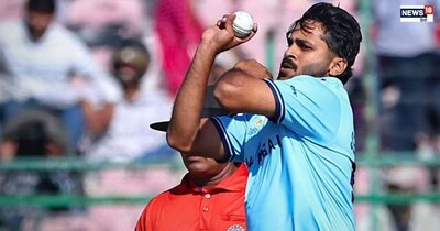 शार्दुल ठाकुर ने नई गेंद से किया कमाल