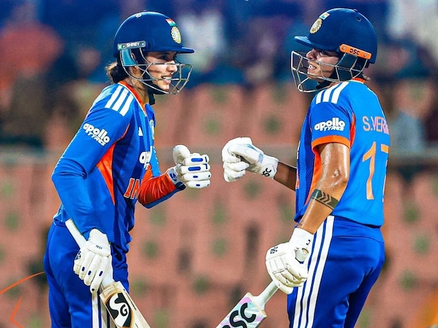 অরুন্ধতীর ঝড়ে উড়িয়ে দিল অস্ট্রেলিয়া, 18 ওভারে ইনিংস 133 রানে কমেছে