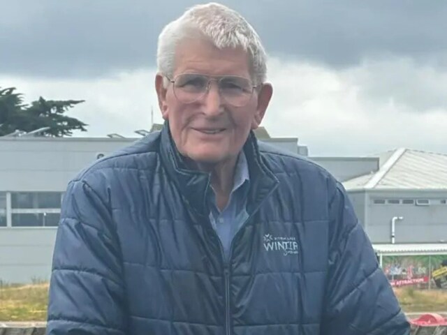 तेज हवा से मुंह में घुस गई पत्ती, शख्स ने निकालने के लिए बाहर थूका, लगा फाइन!