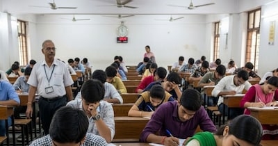 SSC CGL टीयर 2 परीक्षा कंप्यूटर-बेस्ड टेस्ट के रूप में आयोजित की जाती है.