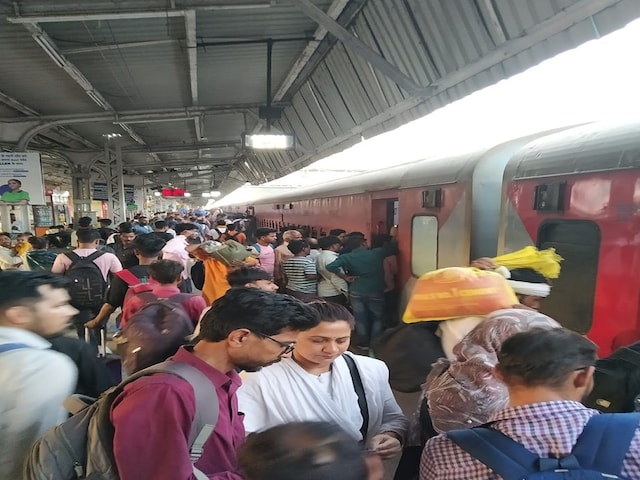 तत्काल में विंडो टिकट लेने का पुराना तरीका भूल जाइए, रेलवे ने लिया बड़ा फैसला