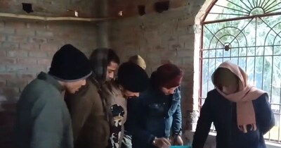 आरोपी शरीफ आलम के घर पुलिस ने रेड मारी.