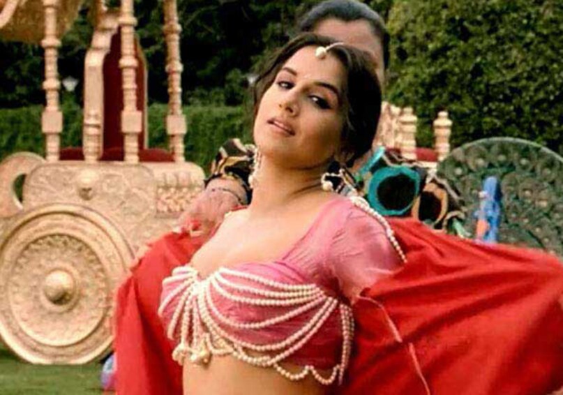 Vidya Balan, Vidya Balan Birthday, Vidya Balan 47th birthday, low budget film became blockbuster, the dirty picture unknown facts, how unlucky labeled heroin known as superstar, why Kangana Ranaut reject the dirty picture , the dirty picture b udget and collection, विद्या बालन, विद्या बालन का बर्थडे, विद्या बालन की फिल्म डर्टी पिक्चर, विद्या बालन ने जब 29 साल बड़े हीरो संग हसीना ने किया रोमांस, द डर्टी पिक्चर का कलेक्शन और बजट