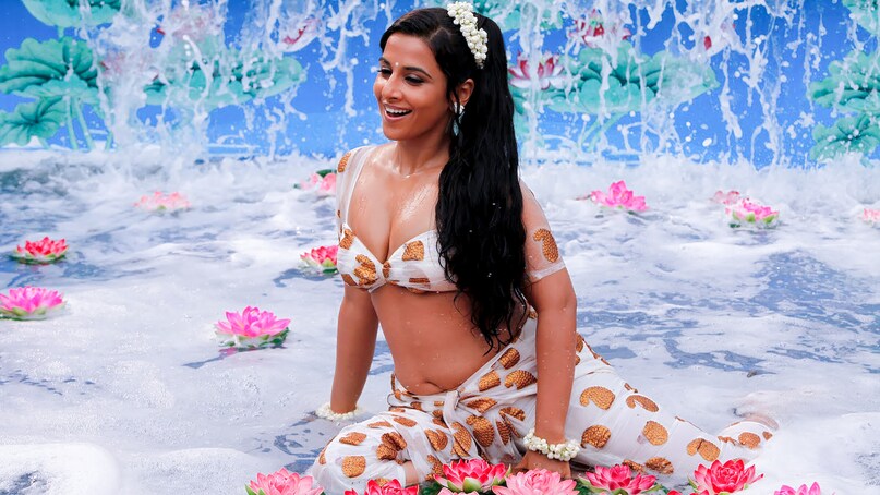 Vidya Balan, Vidya Balan Birthday, Vidya Balan 47th birthday, low budget film became blockbuster, the dirty picture unknown facts, how unlucky labeled heroin known as superstar, why Kangana Ranaut reject the dirty picture , the dirty picture b udget and collection, विद्या बालन, विद्या बालन का बर्थडे, विद्या बालन की फिल्म डर्टी पिक्चर, विद्या बालन ने जब 29 साल बड़े हीरो संग हसीना ने किया रोमांस, द डर्टी पिक्चर का कलेक्शन और बजट