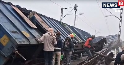 Jamui Goods Train Accident: दिल्‍ली-पटना-हावड़ा रेल रूट पर मालगाड़ी के दुार्घटनाग्रस्‍त होने से इस मार्ग पर ट्रेन सेवाएं बुरी तरह से बाधित हुई हैं. (फोटो: केसी कुंदन/News18 हिन्‍दी) 