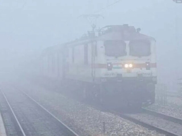 कोहरे की वजह से दिल्‍ली पहुंचने वाली 19 ट्रेनें नौ घंटे तक लेट, राजधानी भी