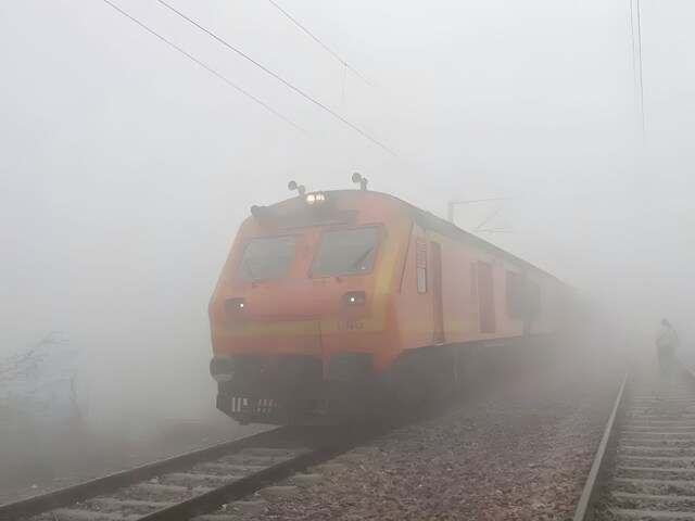 कोहरे की वजह से दिल्‍ली आ रहीं ट्रेनें लेट, राजधानी समेत कई सुपरफास्‍ट शामिल