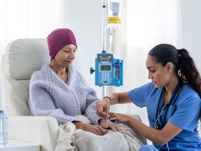 10 लाख तक फ्री इलाज, अमीर-गरीब सभी को मिलेगी सुविधा, जनवरी से होगी शुरुआत