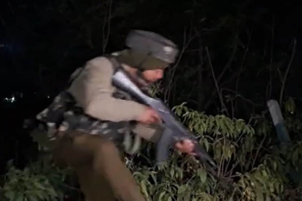 बंदूक लिए ताक में बैठे जवान उधमपुर में आतंकी होंगे खल्लास- VIDEO