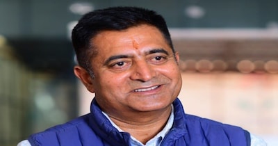 अपनी पोस्ट पर तो रायजादा ने आने वाले दिनों में सबूतों के साथ खुलासे करने का दावा किया है. 