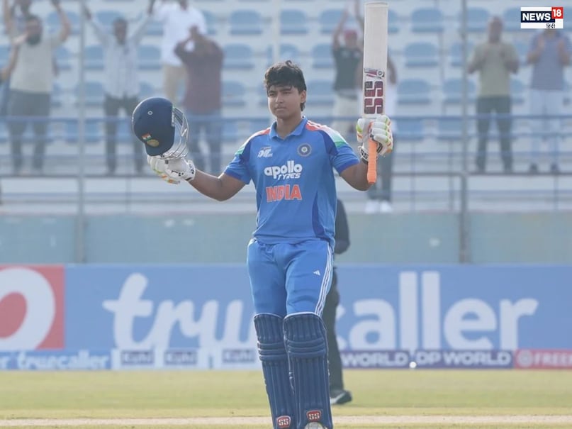 Vaibhav Suryavanshi, sachin Tendulkar, Ajit agarkar, Shashi Tharoor, Vaibhav Suryavanshi Century, Vaibhav Suryavanshi century Vijay hazare trophy, Vaibhav Suryavanshi hundred, Vaibhav Suryavanshi hits hundred, Vijay hazare trophy, वैभव सूर्यवंशी, वैभव सूर्यवंशी शतक, वैभव सूर्यवंशी सेंचुरी विजय हजारे ट्रॉफी,शशि थरुर 