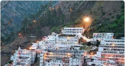 भीड़ की वजह से वैष्णो देवी यात्रा रोकनी पड़ी. (फाइल फोटो)