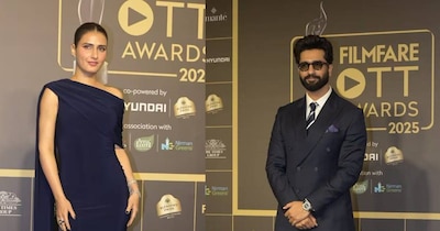 नई दिल्ली. फिल्मफेयर ओटीटी अवॉर्ड्स का छठा एडीशन 15 दिसंबर को मुंबई में आयोजित किया गया. इस खास मौके पर जहां एक ओर अवॉर्ड्स को लेकर चर्चा हुई तो दूसरी और सितारों ने अपने स्टाइलिश अंदाज से सभी का ध्यान खींचा. इस साल के बड़े विजेताओं में पाताल लोक सीजन 2, खौफ और ब्लैक वॉरंट शामिल रहे. इस दौरान आलिया भट्ट, विक्की कौशल समेत कई बड़े सितारे मौजूद रहे. 