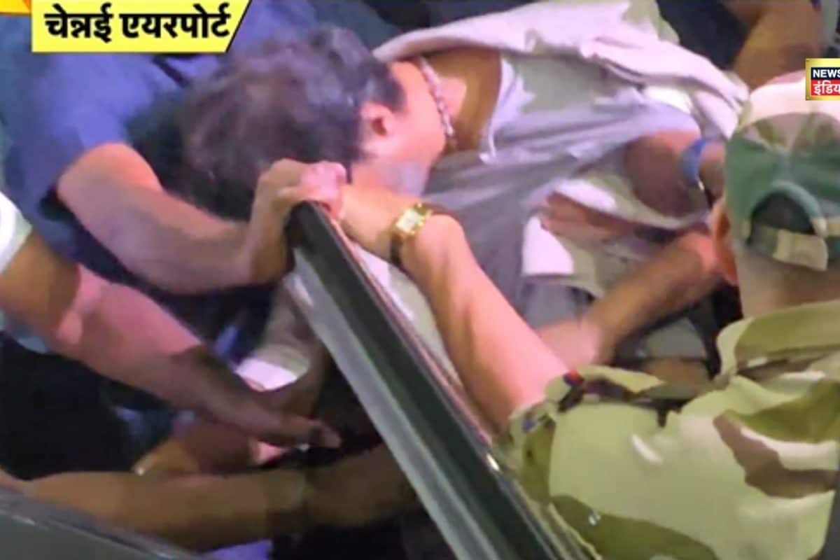 अरे! ये क्या हुआ भीड़ में फिसलकर गिरे थलापति विजय VIDEO हुआ वायरल