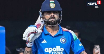 विराट कोहली ने विजय हजारे ट्रॉफी में धमाकेदार वापसी की है. कोहली ने शतक के साथ 15 साल बाद इस ट्रॉफी में कदम रखा. उन्होंने दिल्ली की ओर से खेलते हुए आंध्र  प्रदेश के खिलाफ शानदार शतक लगाया.  विराट ने इस दौरान अपने नाम एक बड़ा रिकॉर्ड दर्ज कर लिया.कोहली ने 83 गेंदों पर शतक पूरा किया. विराट पहला रन पूरा करते ही लिस्ट ए क्रिकेट में अपने 16000 रन भी पूरे कर लिए. 