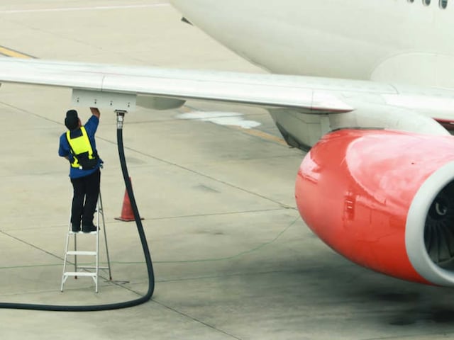 हवाई जहाज का फ्यूल क्यों बन गया तस्करी का सोना? करोड़ों के खेल का चौंकाने वाला