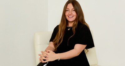 महिला का दावा है कि वो आत्माओं से बातें करती है. (फोटो: Instagram/chloemediumship)