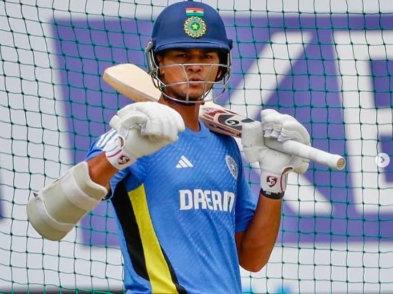 Happy Birthday Yashasvi Jaiswal, Yashasvi Jaiswal 5 records, Yashasvi Jaiswal cricket records, Yashasvi Jaiswal net worth, Yashasvi Jaiswal bcci salary, Yashasvi Jaiswal luxury life stule, Yashasvi Jaiswal cricket stats, यशस्वी जायसवाल, यशस्वी जायसवाल सैलरी, यशस्वी जायसवाल मंथली इनकम, यशस्वी जायसवाल क्रिकेट रिकॉर्ड