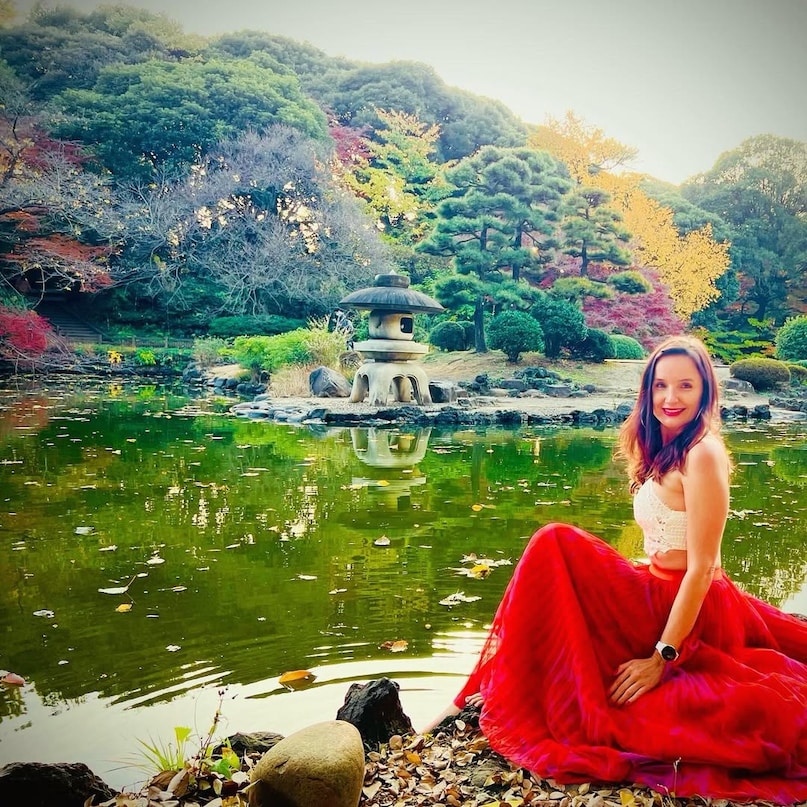 जुजाना बताती हैं कि, ये 5 साल उनके जीवन के सबसे चुनौतीपूर्ण और सबसे अविश्वसनीय थे. जहां उन्हें अलग-अलग देशों में अद्भुत लोगों से मिलने का अवसर मिला. यही नहीं, मानवता की उदारता व लोगों को करीब से देखने का अनुभव मिला. वे कहती हैं कि, “हम अलग से ज़्यादा एक जैसे हैं और मैंने हमेशा लोगों की अच्छाई पर विश्वास किया.”  (Image- zuzanas_adventures/insta)