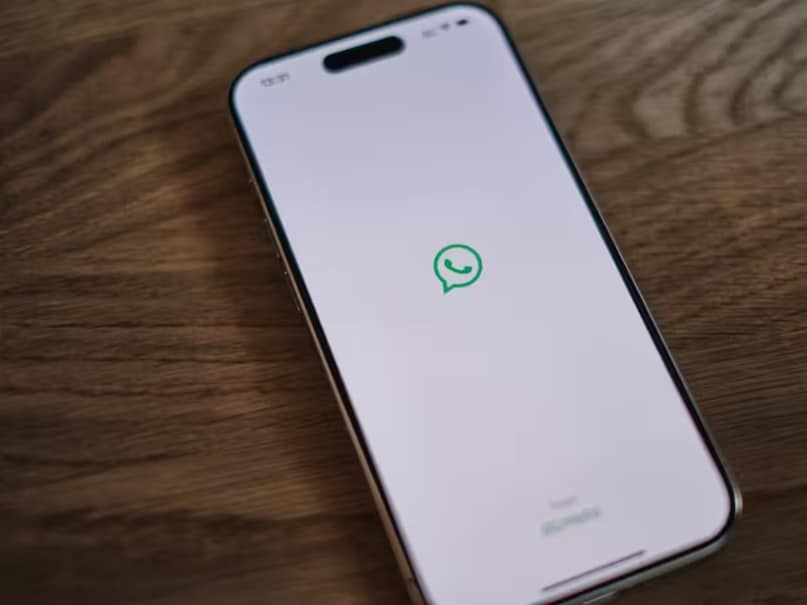 WhatsApp privacy settings, hide WhatsApp online status, WhatsApp last seen hide, WhatsApp blue tick off, WhatsApp privacy guide, WhatsApp प्राइवेसी सेटिंग, WhatsApp ऑनलाइन स्टेटस छुपाएं, WhatsApp लास्ट सीन कैसे छिपाएं, WhatsApp ब्लू टिक बंद करें, WhatsApp टिप्स हिंदी