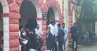 हाईकोर्ट से पति और उसकी महिला मित्र को राहत मिली है.