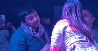 अश्‍लील डांस मामले में पुलिस ने एक्‍शन लिया है. 