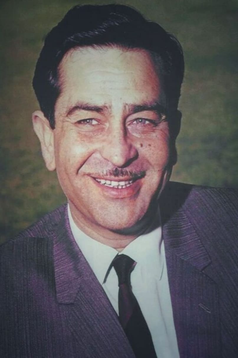 Raj Kapoor used the fireworks clip from Ritu’s wedding. The scene showing the bride, Manorama (played by Padmini Kolhapure), dancing in her family’s courtyard before leaving for her husband’s home, was also inspired by Ritu’s own spontaneous dance during her wedding festivities. Raj Kapoor used the fireworks clip from Ritu’s wedding. The scene showing the bride, Manorama (played by Padmini Kolhapure), dancing in her family’s courtyard before leaving for her husband’s home, was also inspired by Ritu’s own spontaneous dance during her wedding festivities.