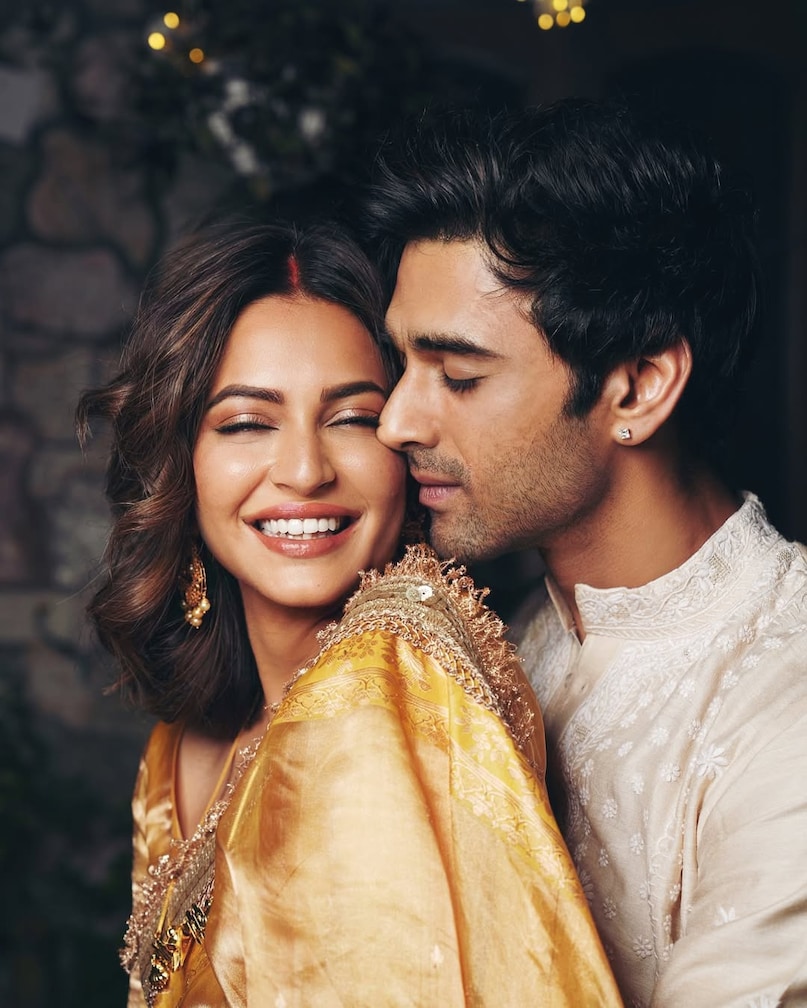 बॉलीवुड डेब्यू के बाद कृति ने प्रोजेक्ट्स चुनने में जल्दबाजी नहीं की, बल्कि सोच-समझकर काम किया. उन्होंने चुनिंदा फिल्मों और सीरीज में ही काम किया है. एक्ट्रेस ने पुलकित सम्राट से शादी की. कपल कई साल तक डेट कर रहा था. ये पुलकित सम्राट की दूसरी शादी है. इससे पहले उन्होंने श्वेता रोहिरा से शादी की थी. बॉलीवुड डेब्यू के बाद कृति ने प्रोजेक्ट्स चुनने में जल्दबाजी नहीं की, बल्कि सोच-समझकर काम किया. उन्होंने चुनिंदा फिल्मों और सीरीज में ही काम किया है. एक्ट्रेस ने पुलकित सम्राट से शादी की. कपल कई साल तक डेट कर रहा था. ये पुलकित सम्राट की दूसरी शादी है. इससे पहले उन्होंने श्वेता रोहिरा से शादी की थी.