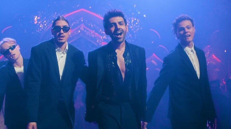 Rakesh Bakshi took to Instagram and shared a screengrab of the new music video’s description section, objecting to the use of the term ‘co-lyricist’ for the recreated version, stating that adding a few lines doesn’t justify shared lyric credits. Rakesh Bakshi took to Instagram and shared a screengrab of the new music video’s description section, objecting to the use of the term ‘co-lyricist’ for the recreated version, stating that adding a few lines doesn’t justify shared lyric credits.