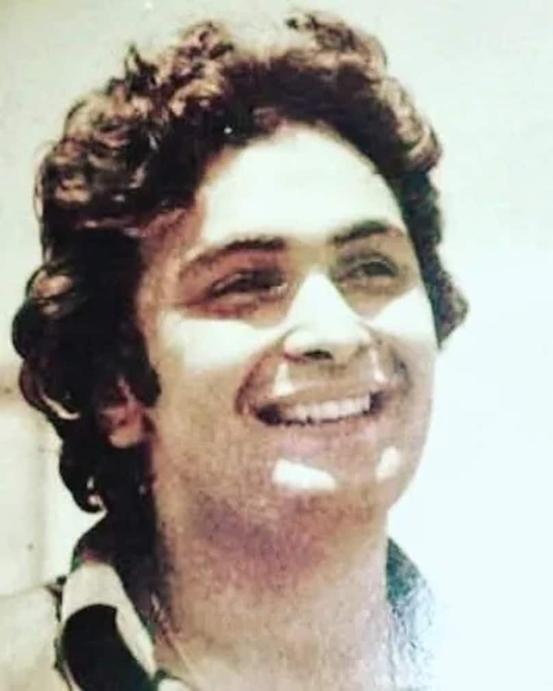 Do you know Rishi Kapoor even rejected a film offered by Raj Kapoor? Recently, filmmaker Rakesh Omprakash Mehra recalled the incident in a conversation with The Indian Express. FYI: Rishi Kapoor and Rakesh Omprakash Mehra worked together in the 2009 movie Delhi-6, featuring Abhishek Bachchan and Sonam Kapoor. 