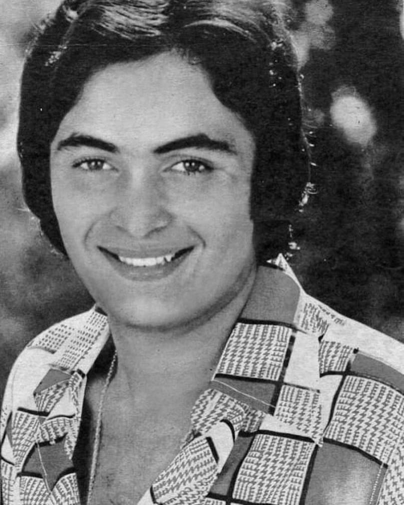 Despite the initial hesitation, Rishi Kapoo eventually agreed to shoot at night. “He did cooperate, and that was the first time ever when he shot at night,” shared the Delhi-6 director. He added that Rishi Kapoor was impressed by the film’s screenplay as it reminded him of Taj Kapoor’s 1956 thriller Jaagte Raho. 